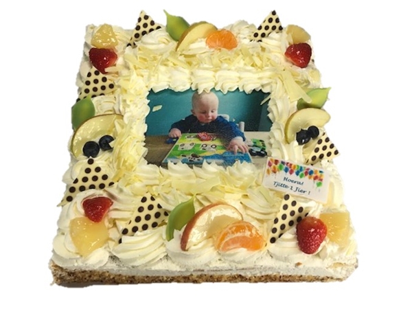 Slagroomtaart met Foto&nbsp;20 personen ongesneden